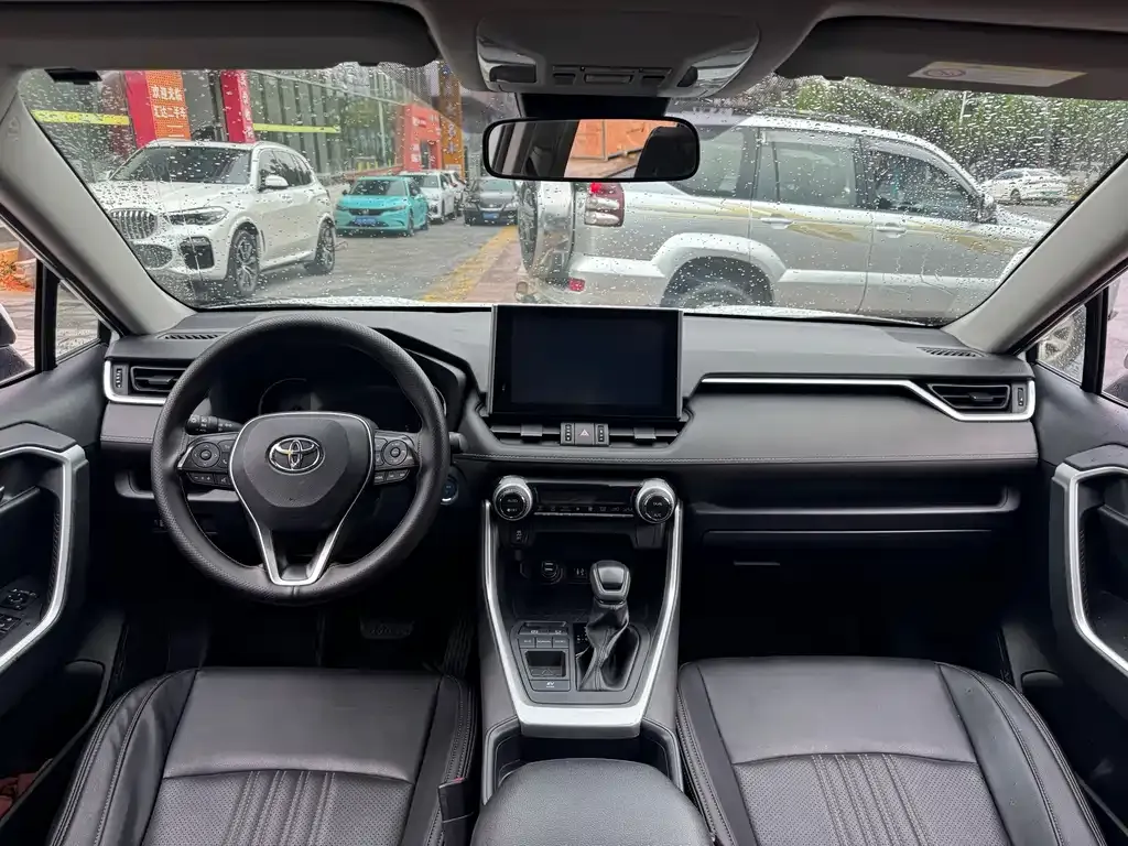 Toyota RAV4 — фото 5
