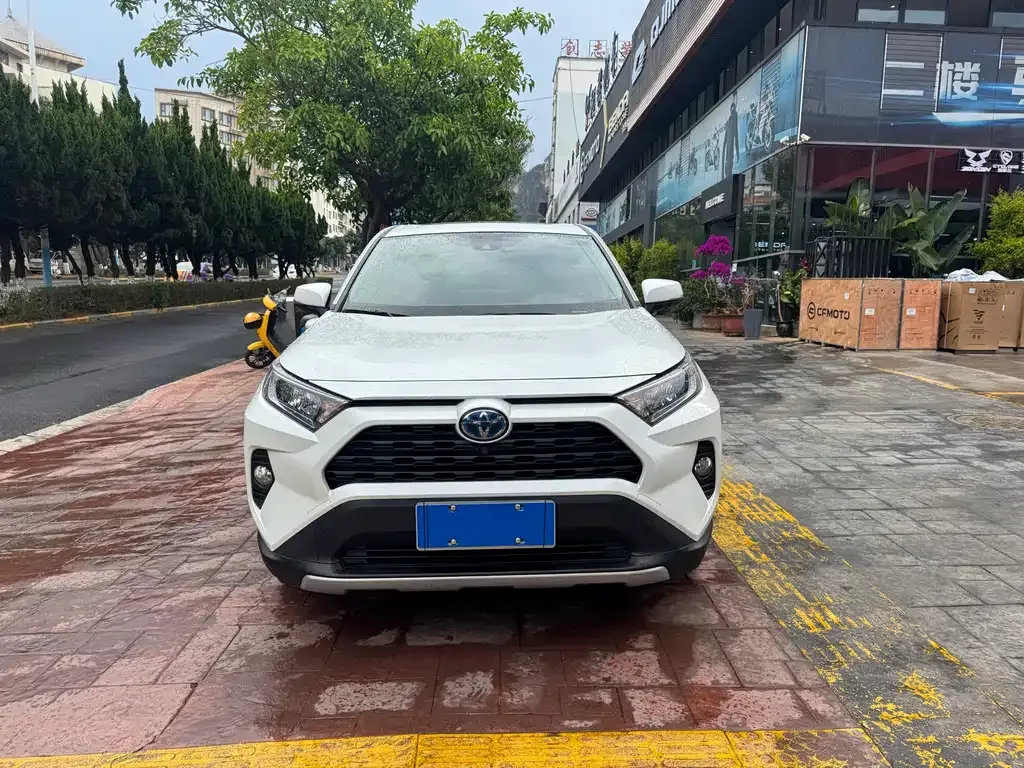 Toyota RAV4 — фото 3