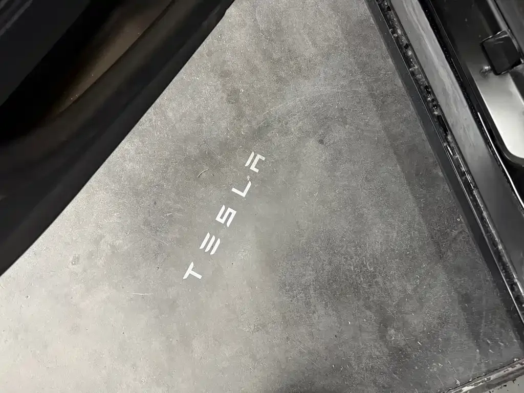Tesla Model 3 — фото 4