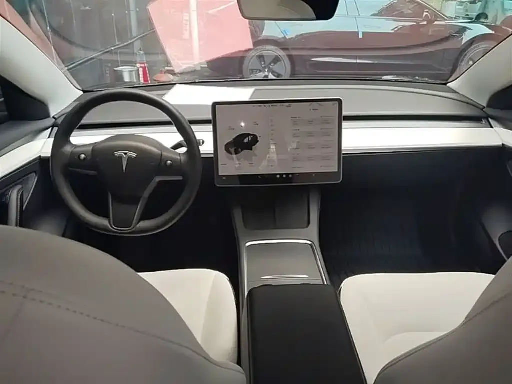 Tesla Model 3 — фото 2