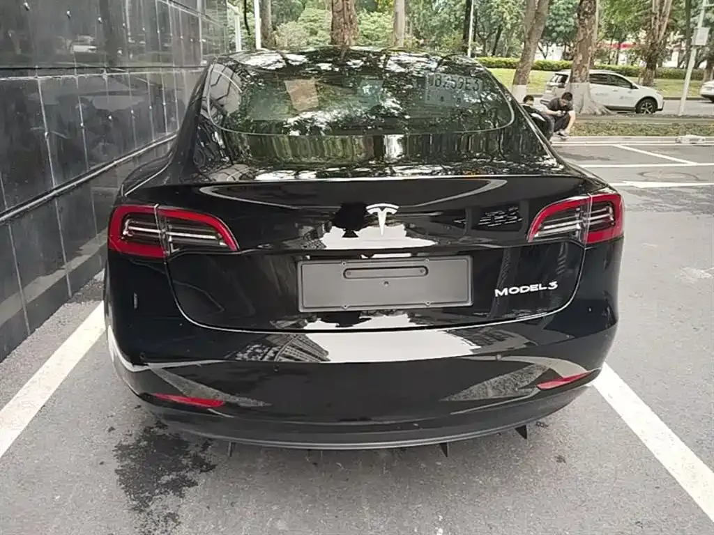 Tesla Model 3 — фото 4