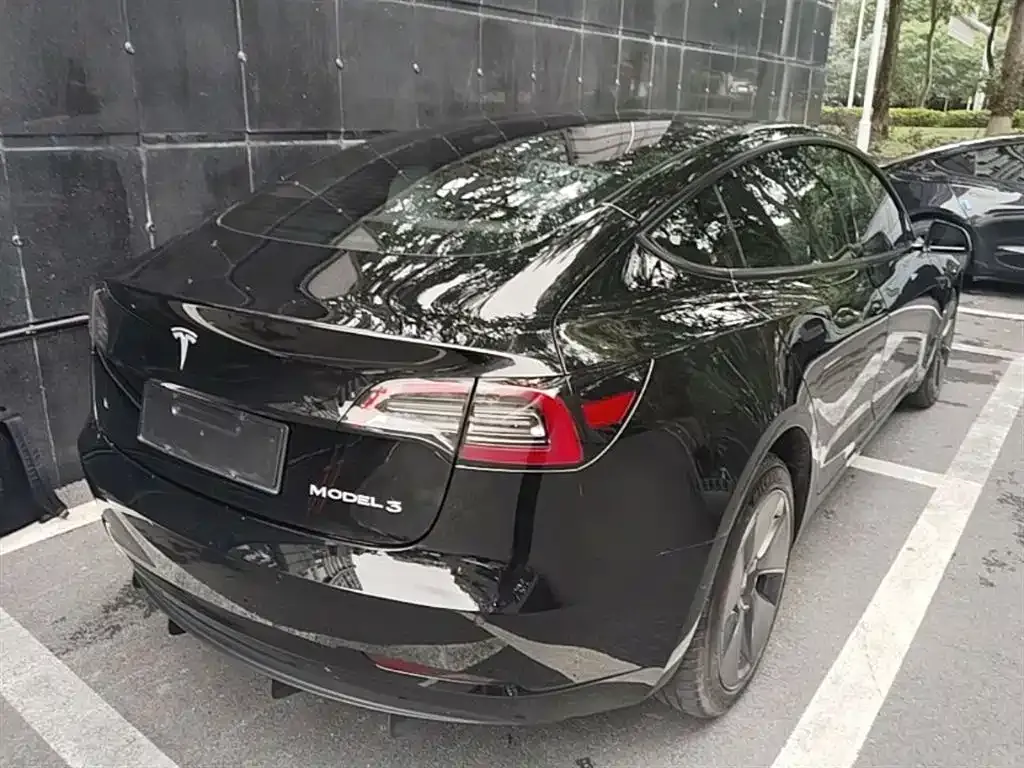 Tesla Model 3 — фото 8