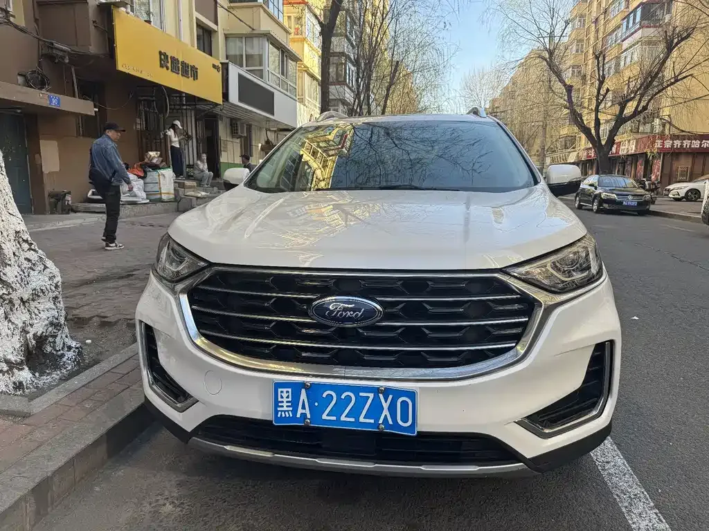Ford Edge — фото 1
