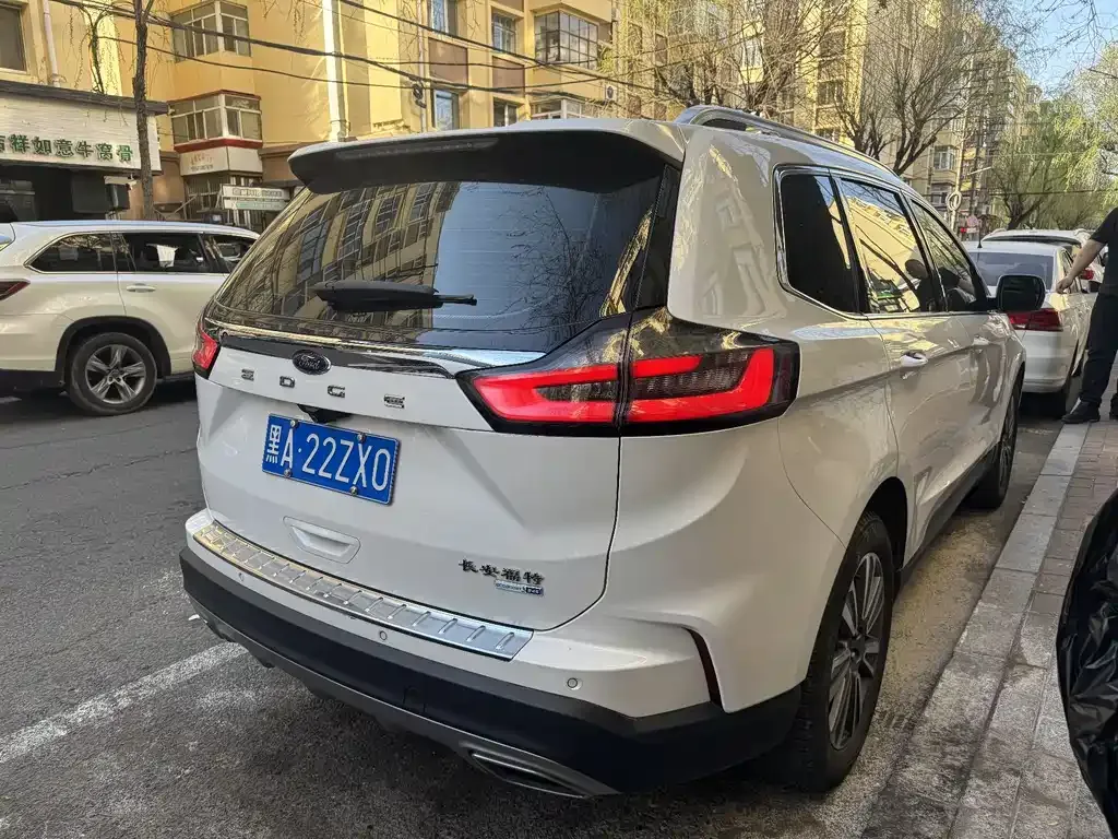 Ford Edge — фото 9