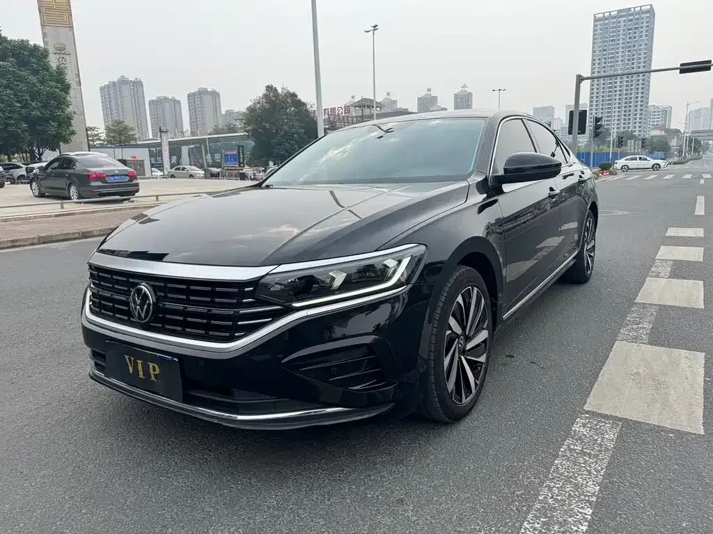 Volkswagen Passat — фото 1