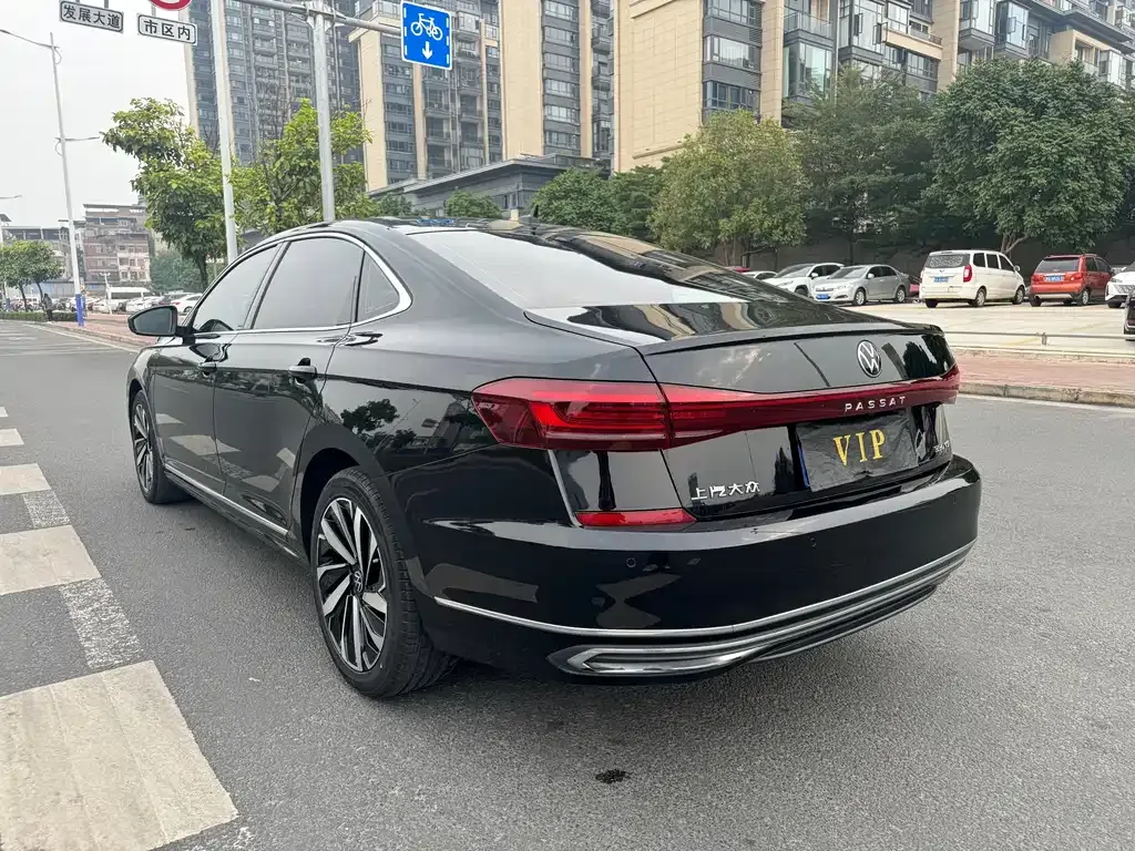 Volkswagen Passat — фото 6