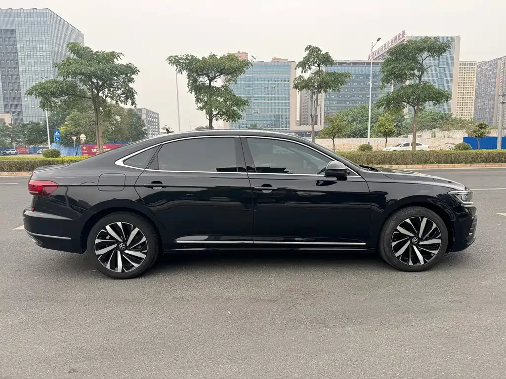 Volkswagen Passat — фото 10