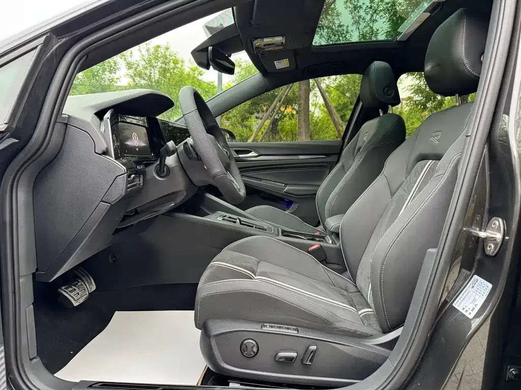 Volkswagen Golf 2022 из CN, фото 4