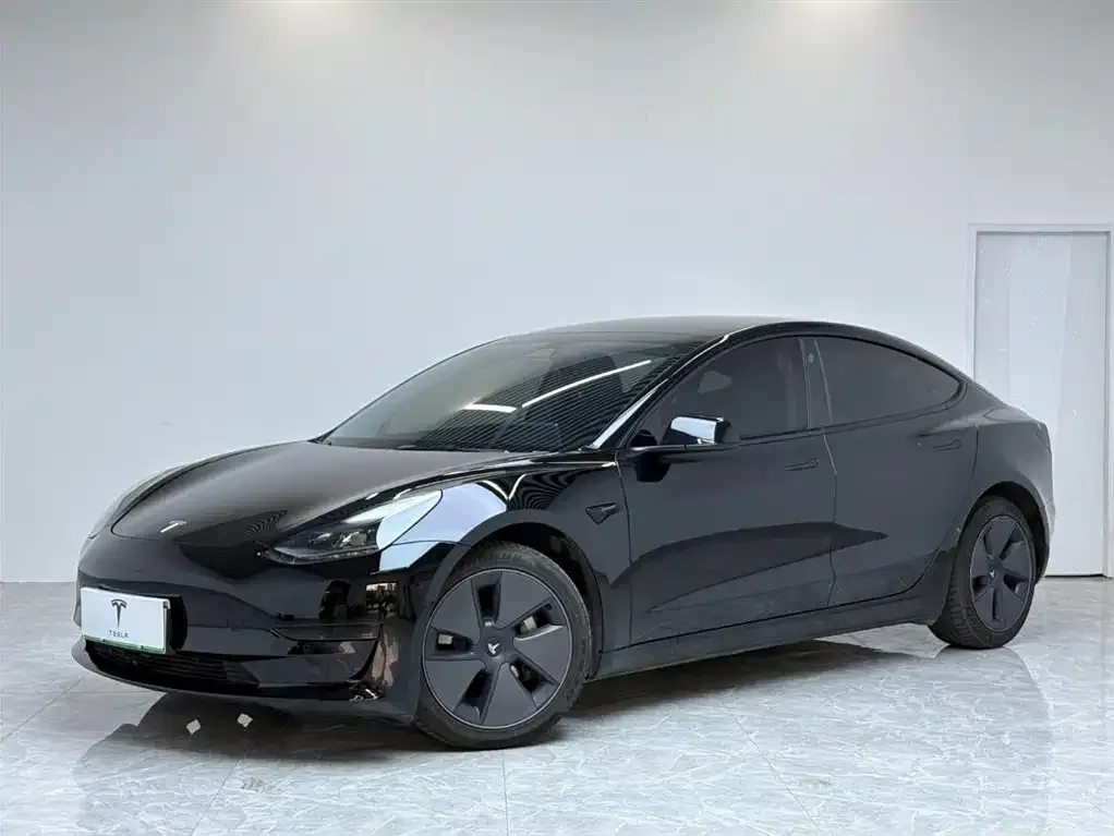 Tesla Model 3 — фото 1