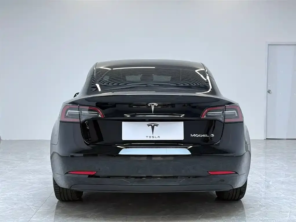 Tesla Model 3 — фото 2