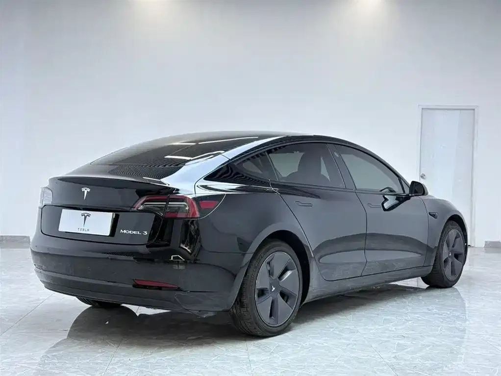 Tesla Model 3 — фото 7