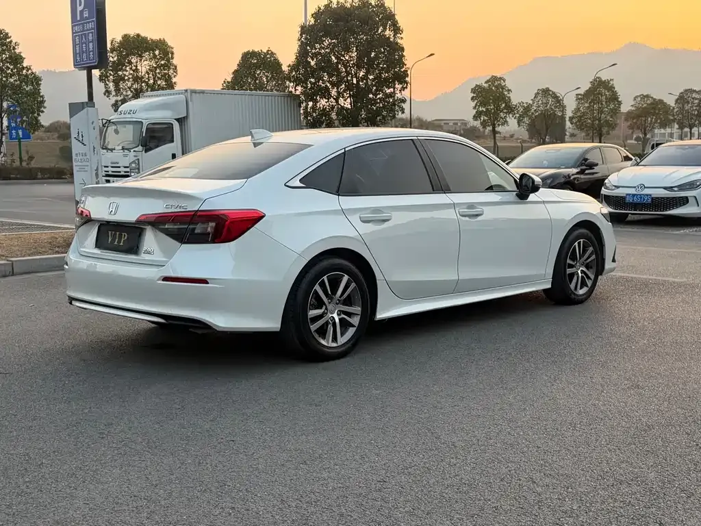 Honda Civic — фото 10