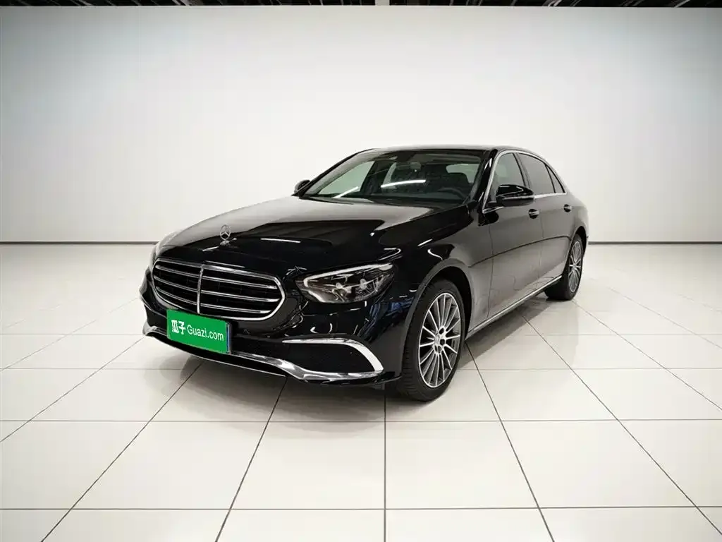 Mercedes-Benz E-Class — фото 1