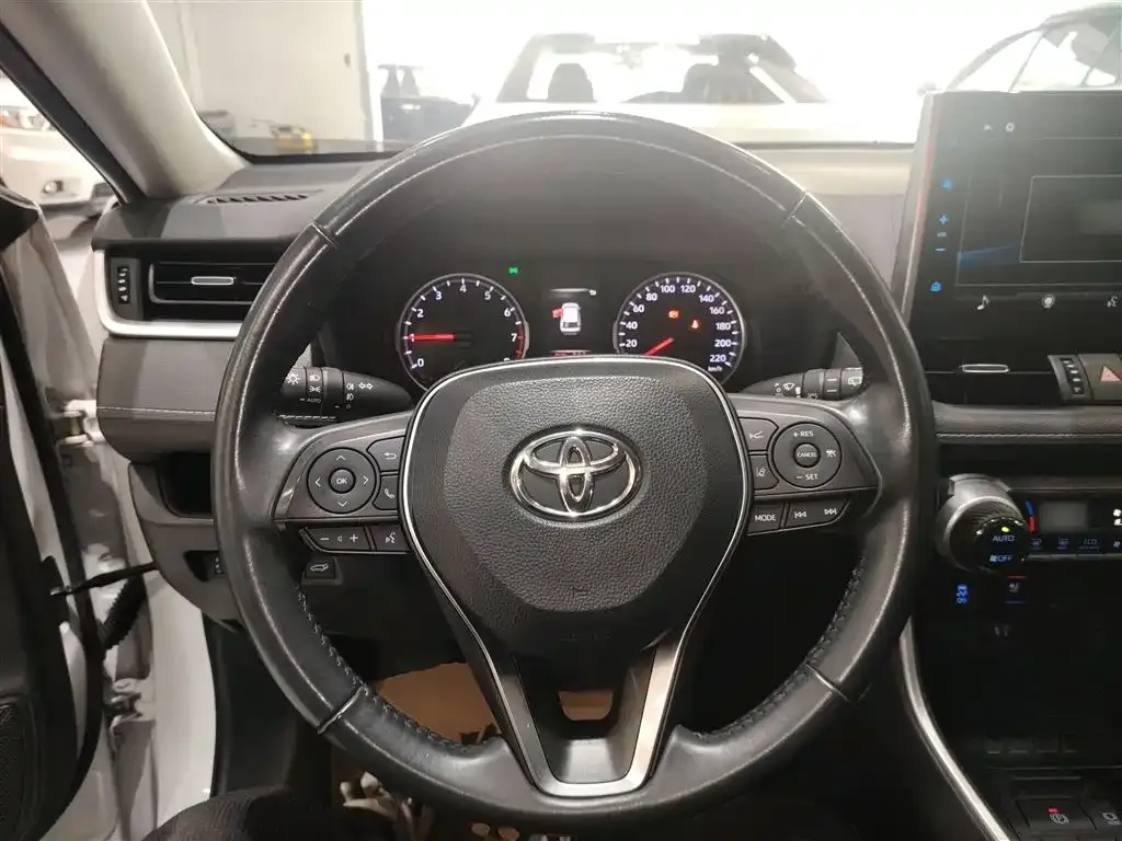 Toyota Wildlander — фото 10