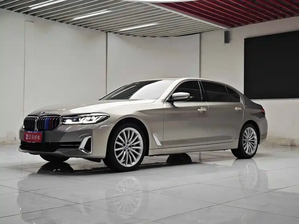 BMW 5 Series — фото 1