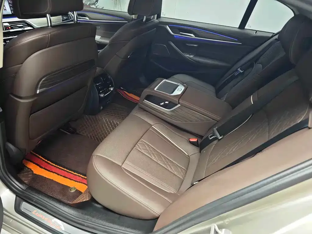 BMW 5 Series — фото 10