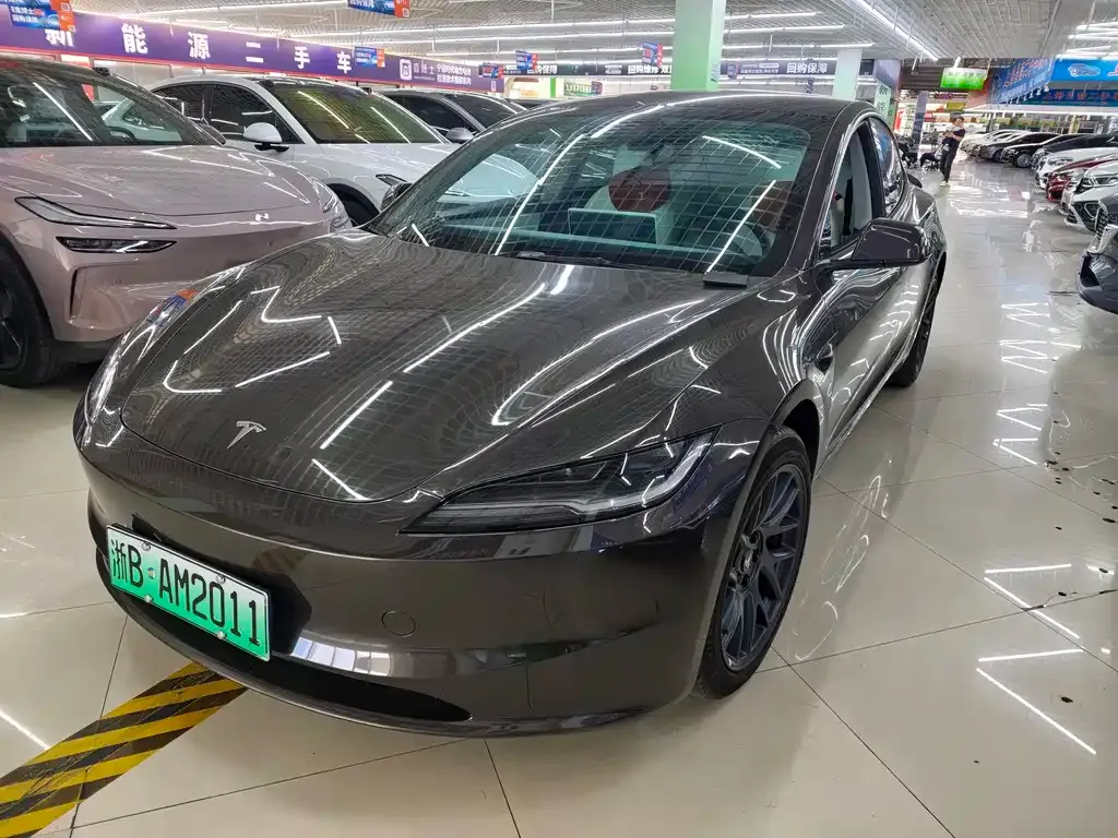 Tesla Model 3 — фото 1