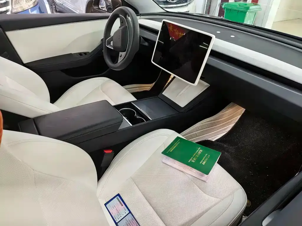 Tesla Model 3 — фото 4