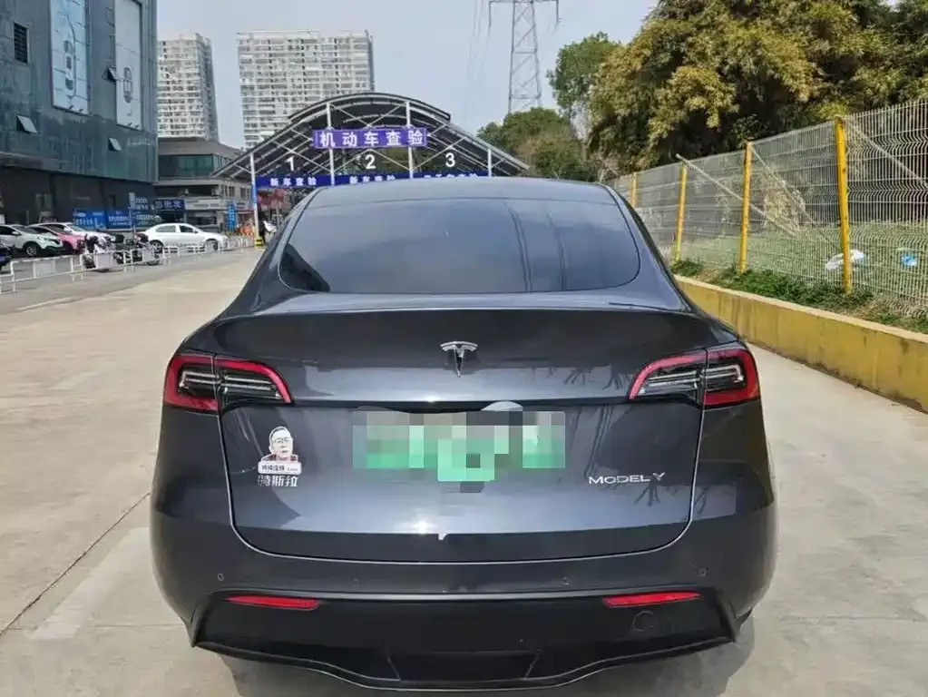 Tesla Model Y — фото 5