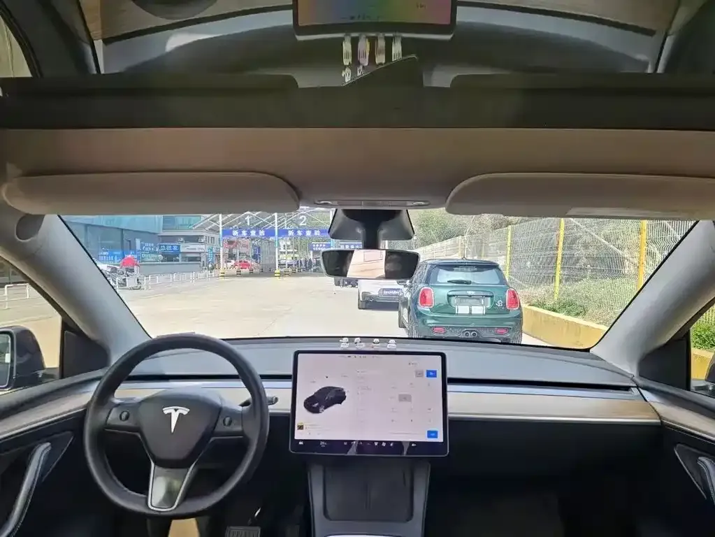 Tesla Model Y — фото 7