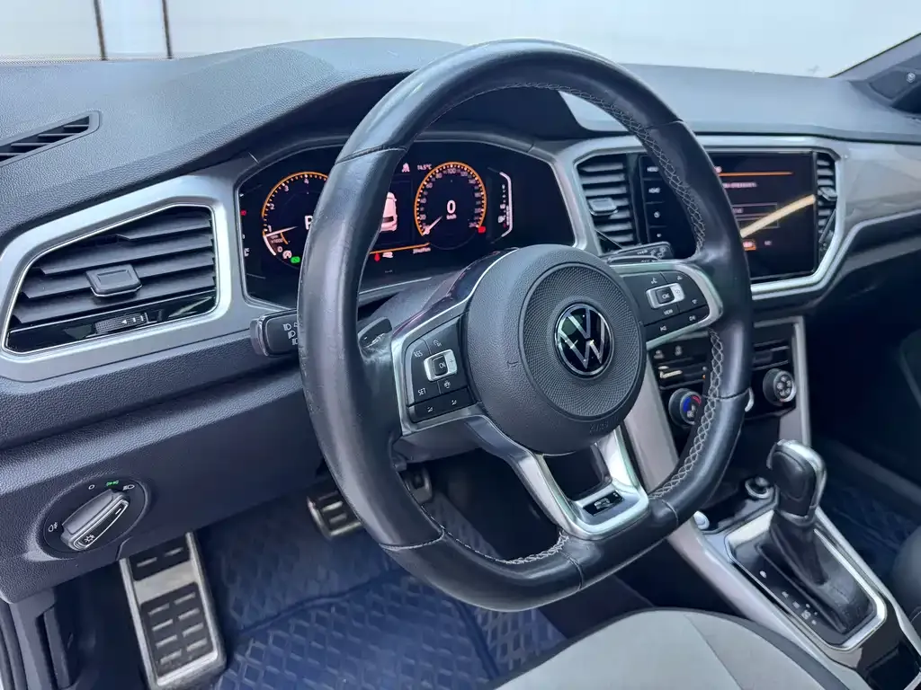 Volkswagen T-Roc — фото 9