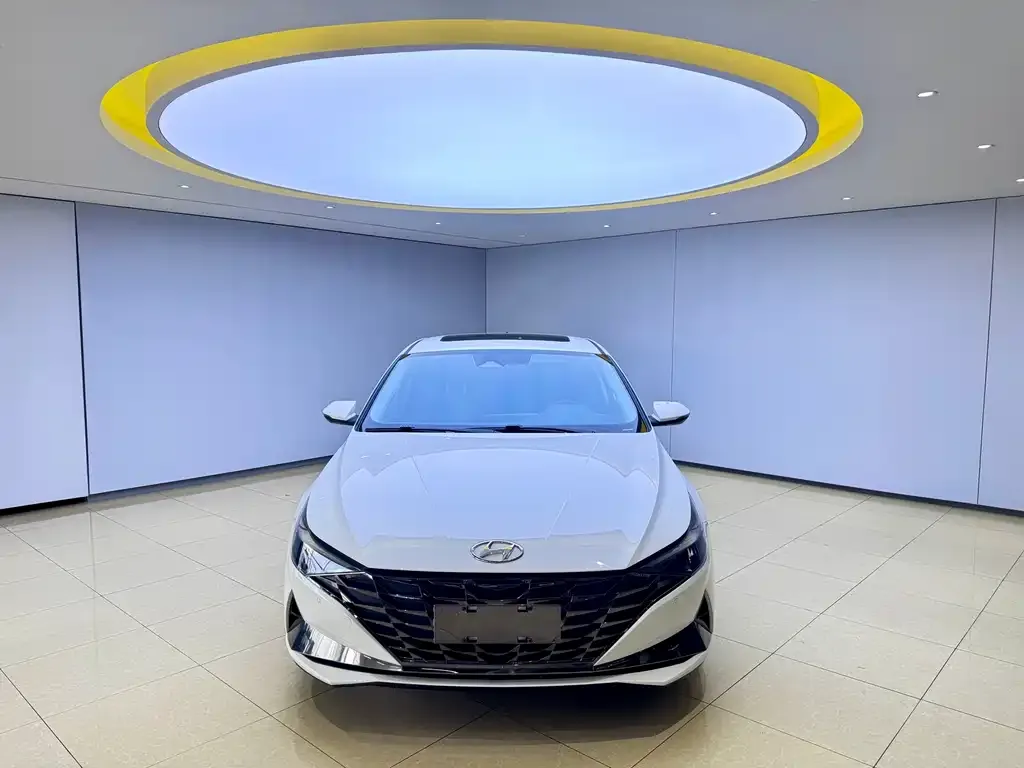 Hyundai Elantra — фото 3