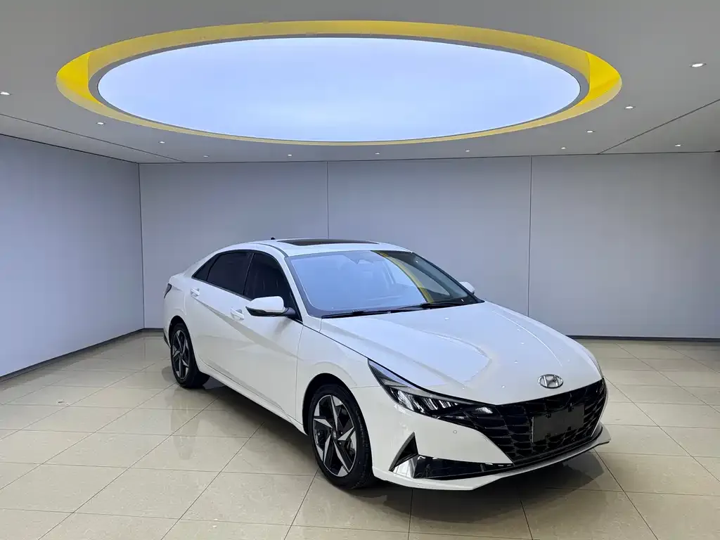 Hyundai Elantra — фото 7