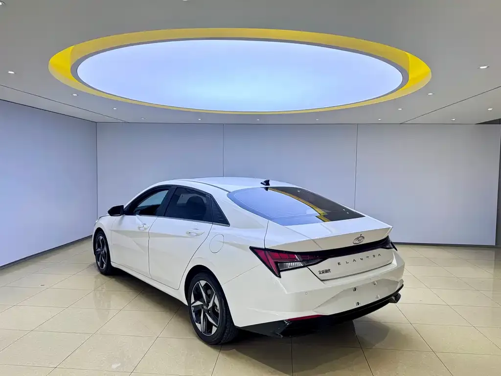 Hyundai Elantra — фото 8