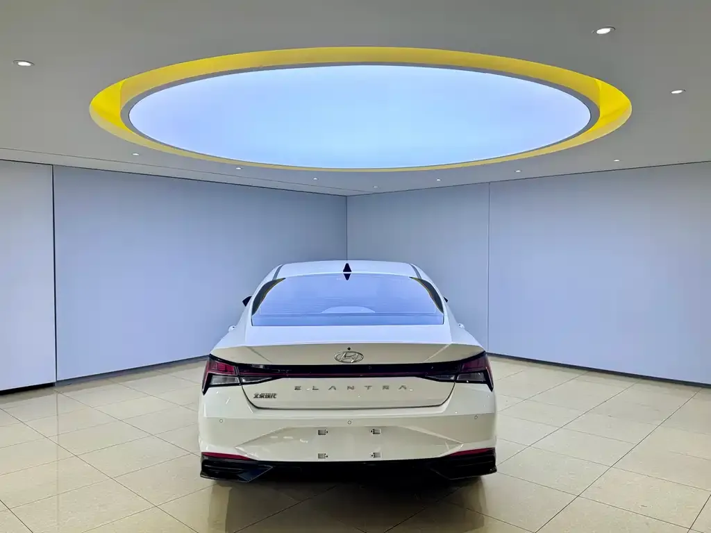 Hyundai Elantra — фото 4