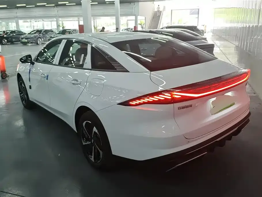 Geely Galaxy L6 — фото 6