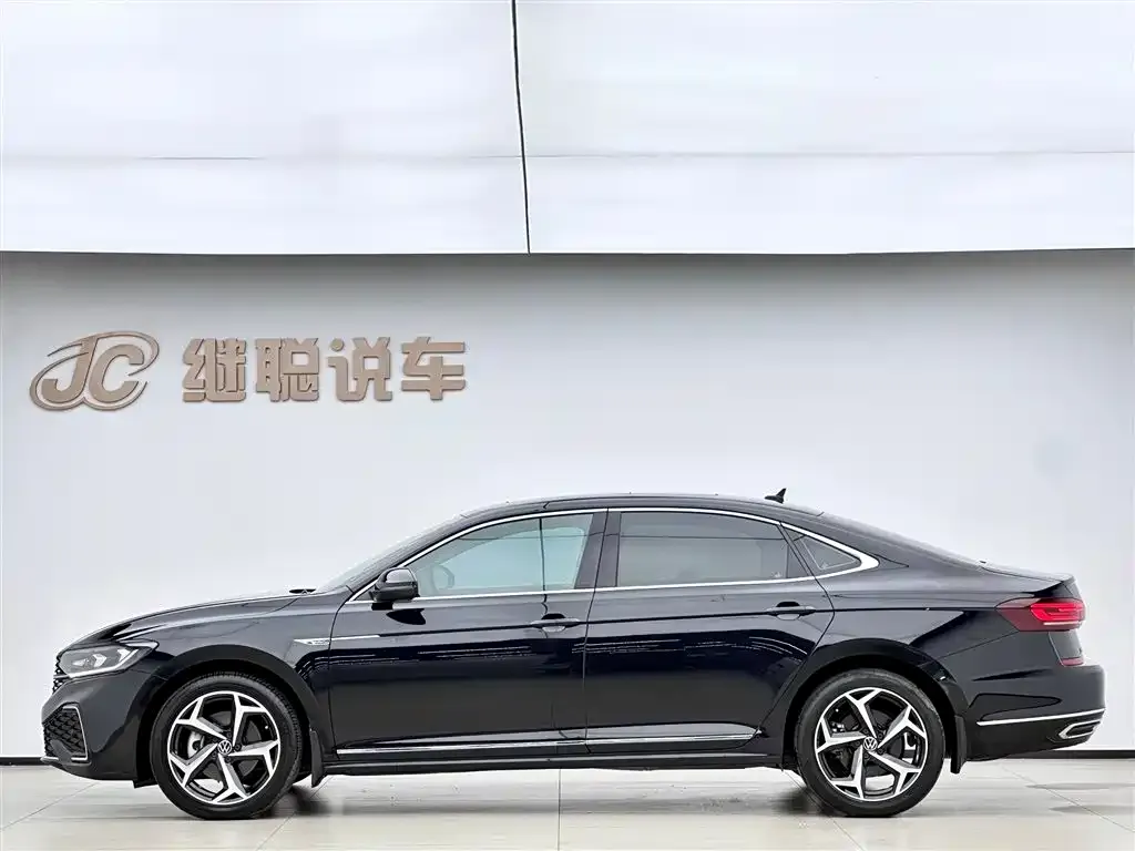 Volkswagen Passat — фото 10