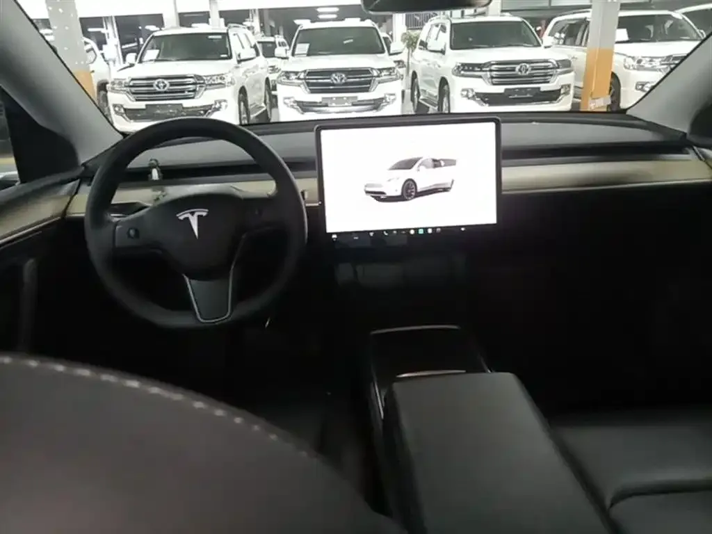 Tesla Model Y — фото 5
