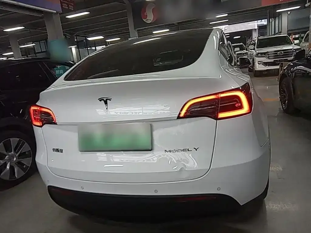 Tesla Model Y — фото 6