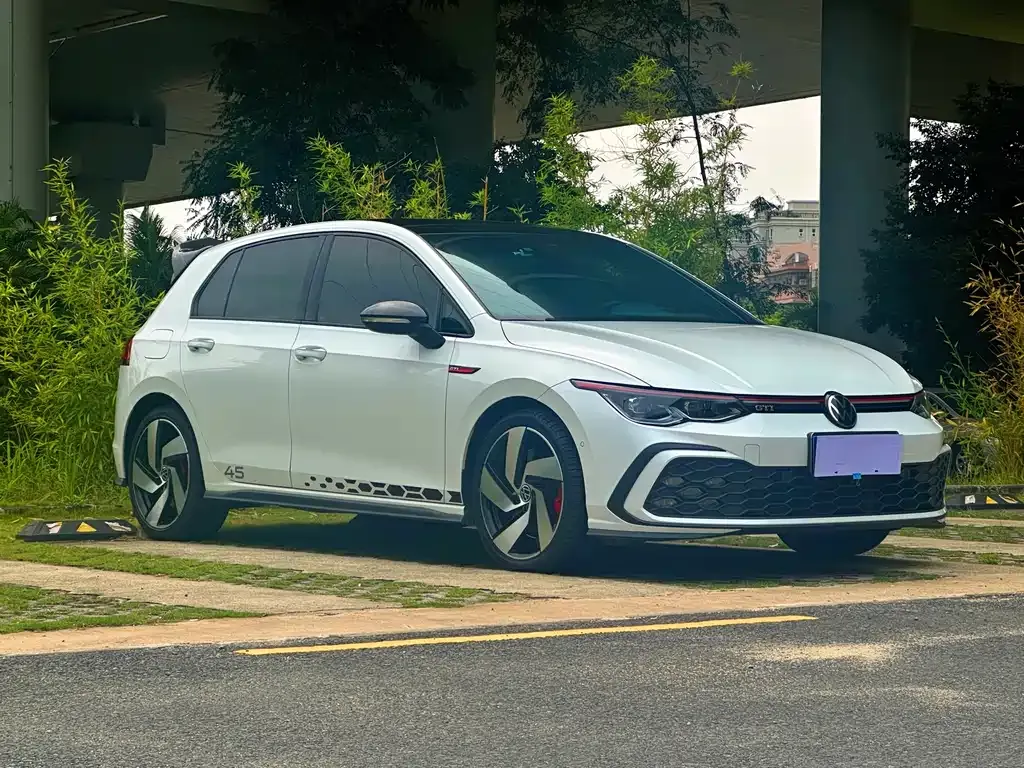 Volkswagen Golf GTI — фото 6