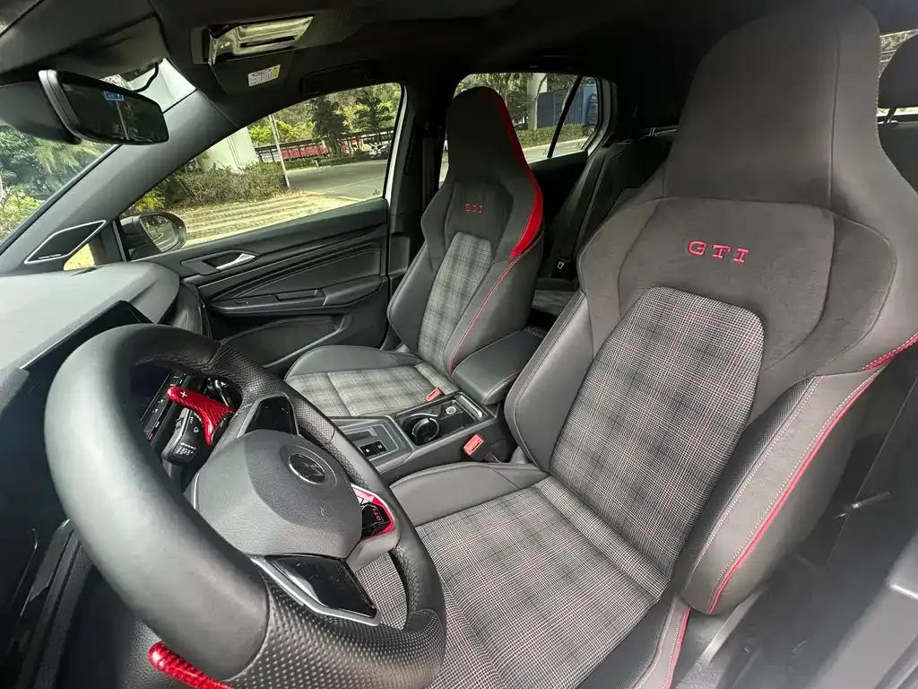 Volkswagen Golf GTI — фото 3