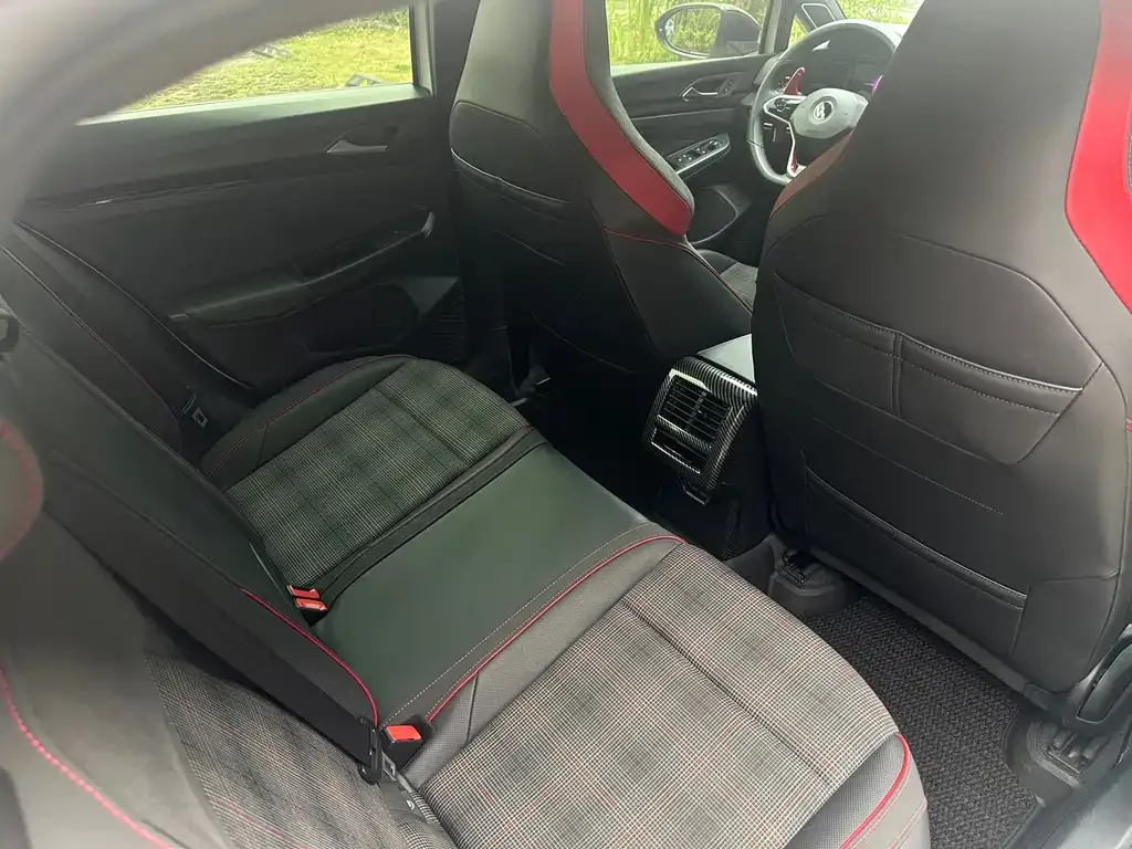 Volkswagen Golf GTI — фото 8
