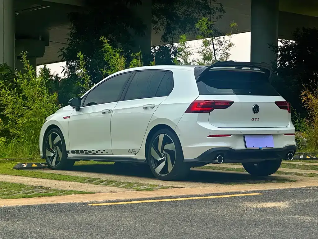 Volkswagen Golf GTI — фото 9