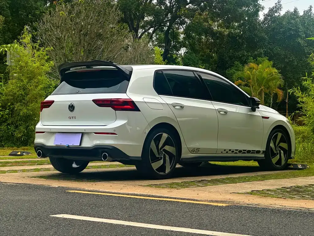 Volkswagen Golf GTI — фото 7