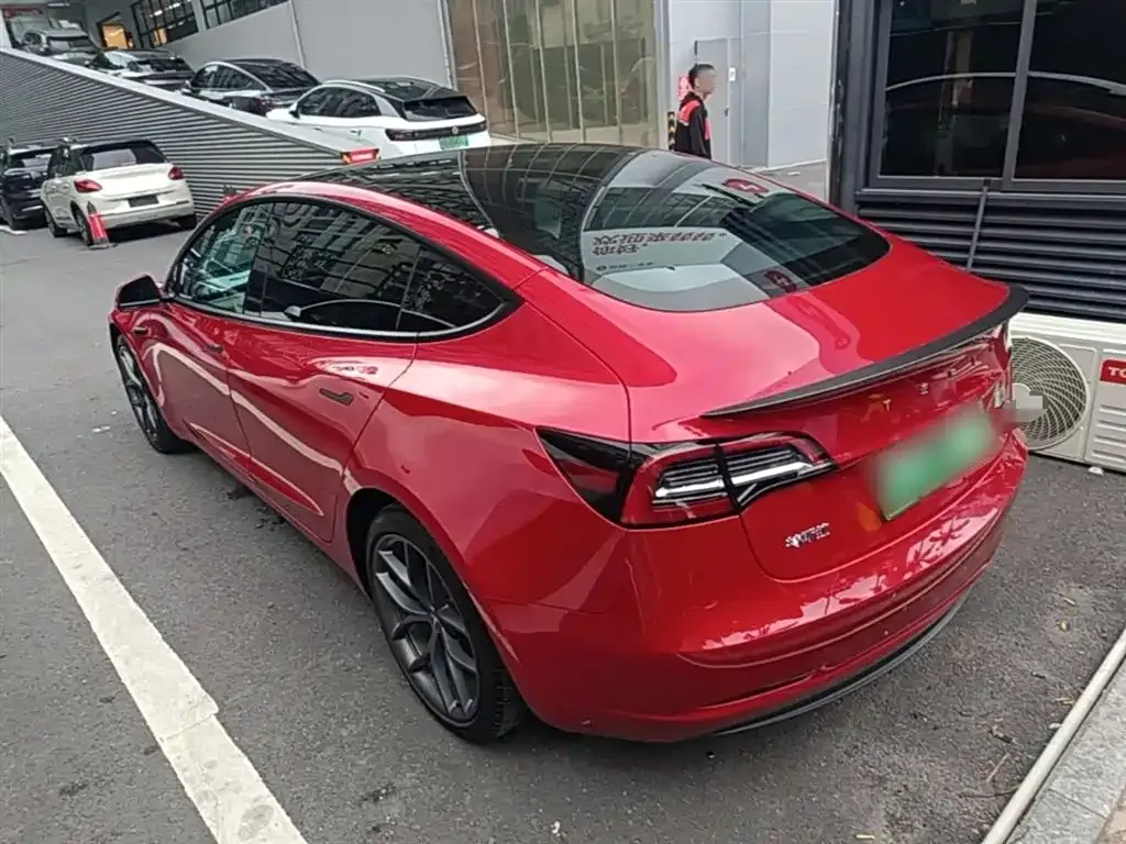 Tesla Model 3 — фото 7