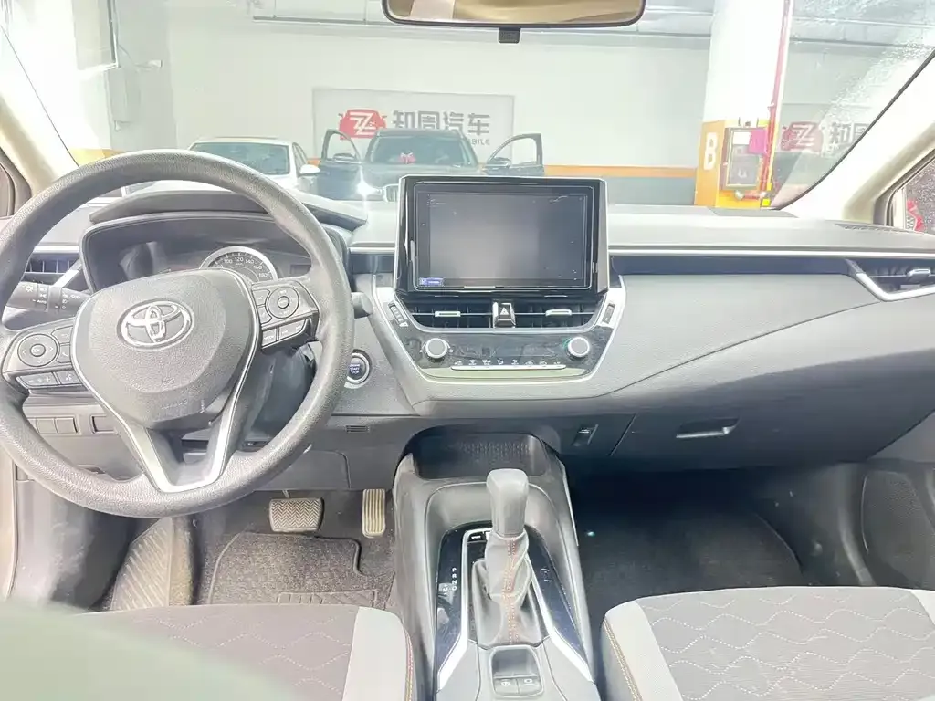 Toyota Corolla — фото 10