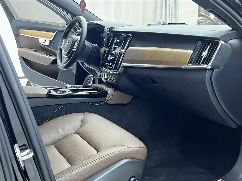 Volvo S90 PHEV 2021 из CN, фото 3