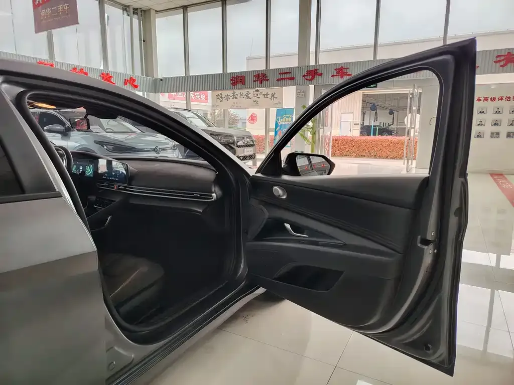 Hyundai Elantra 2022 из CN, фото 10