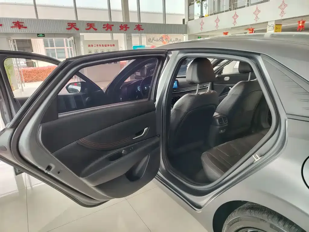 Hyundai Elantra 2022 из CN, фото 3