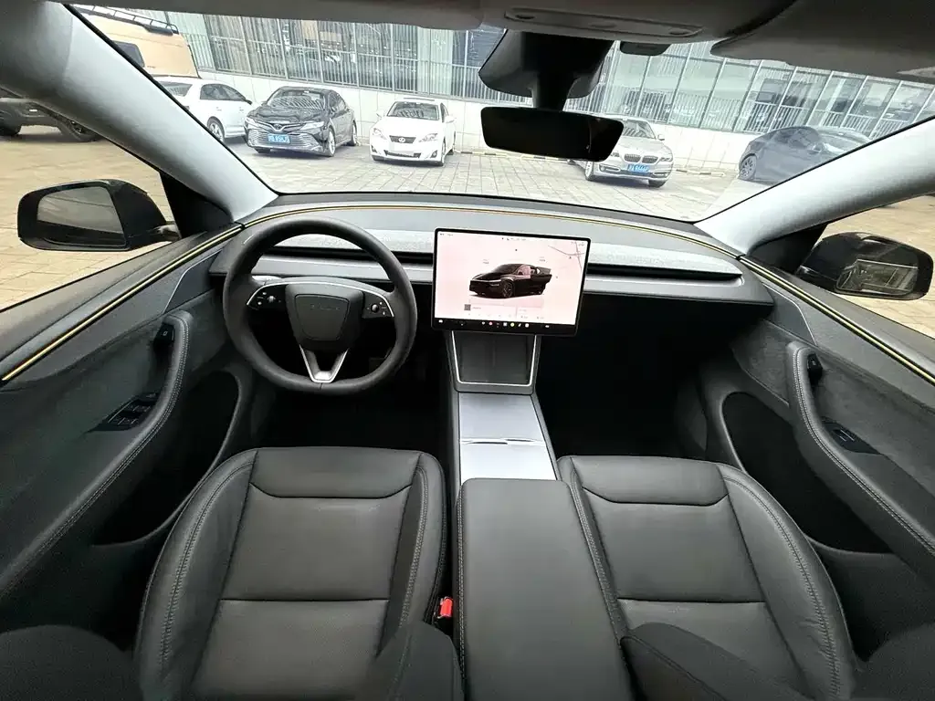 Tesla Model Y — фото 8