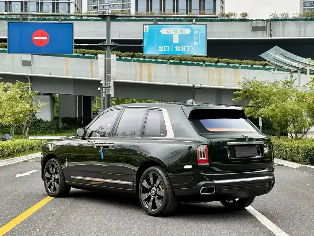 Rolls-Royce Cullinan — фото 9