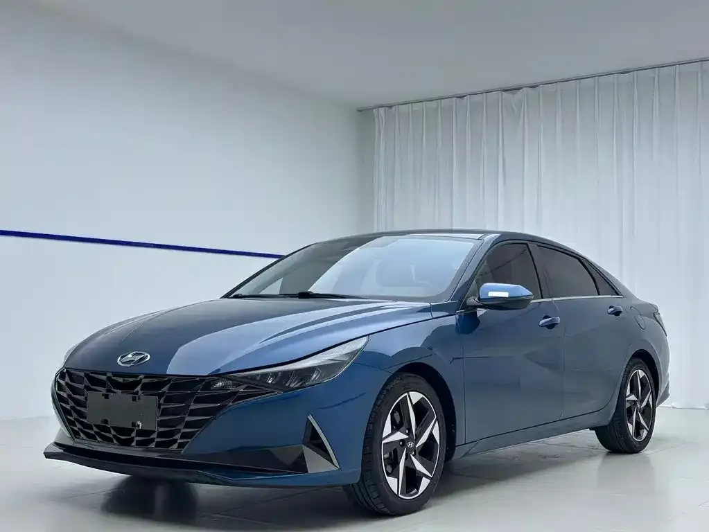Hyundai Elantra — фото 1
