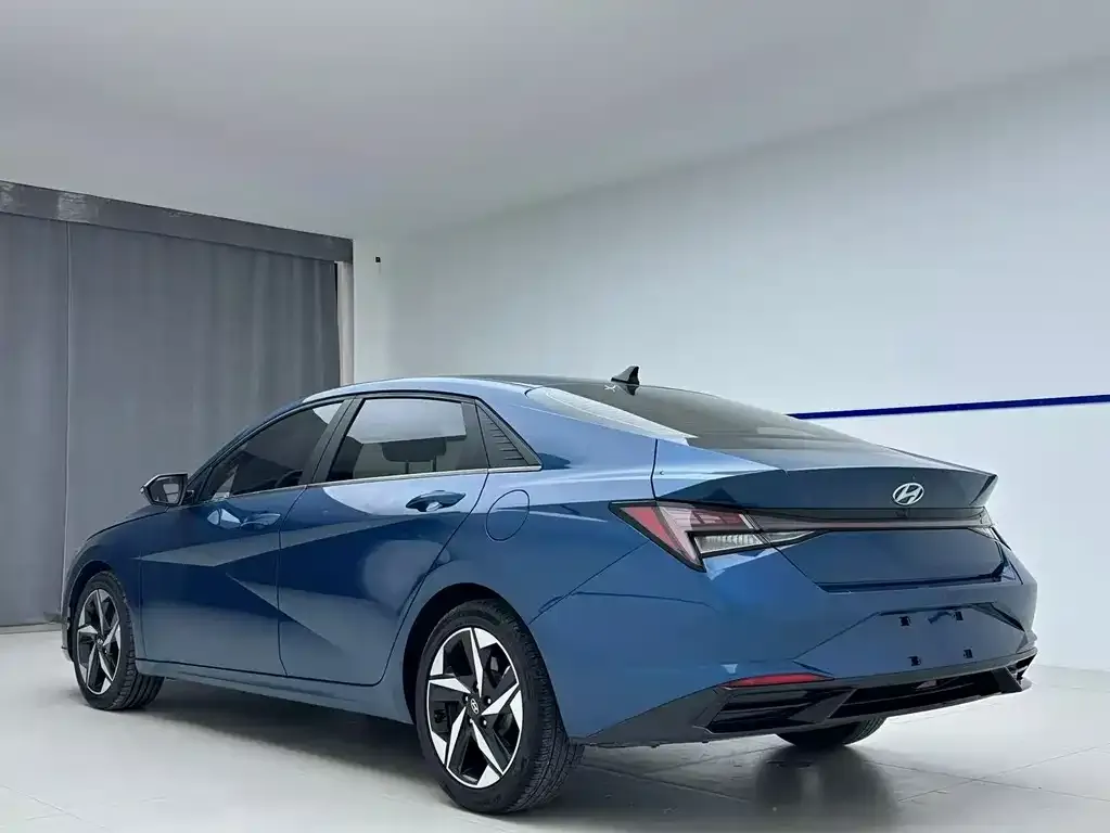 Hyundai Elantra — фото 9