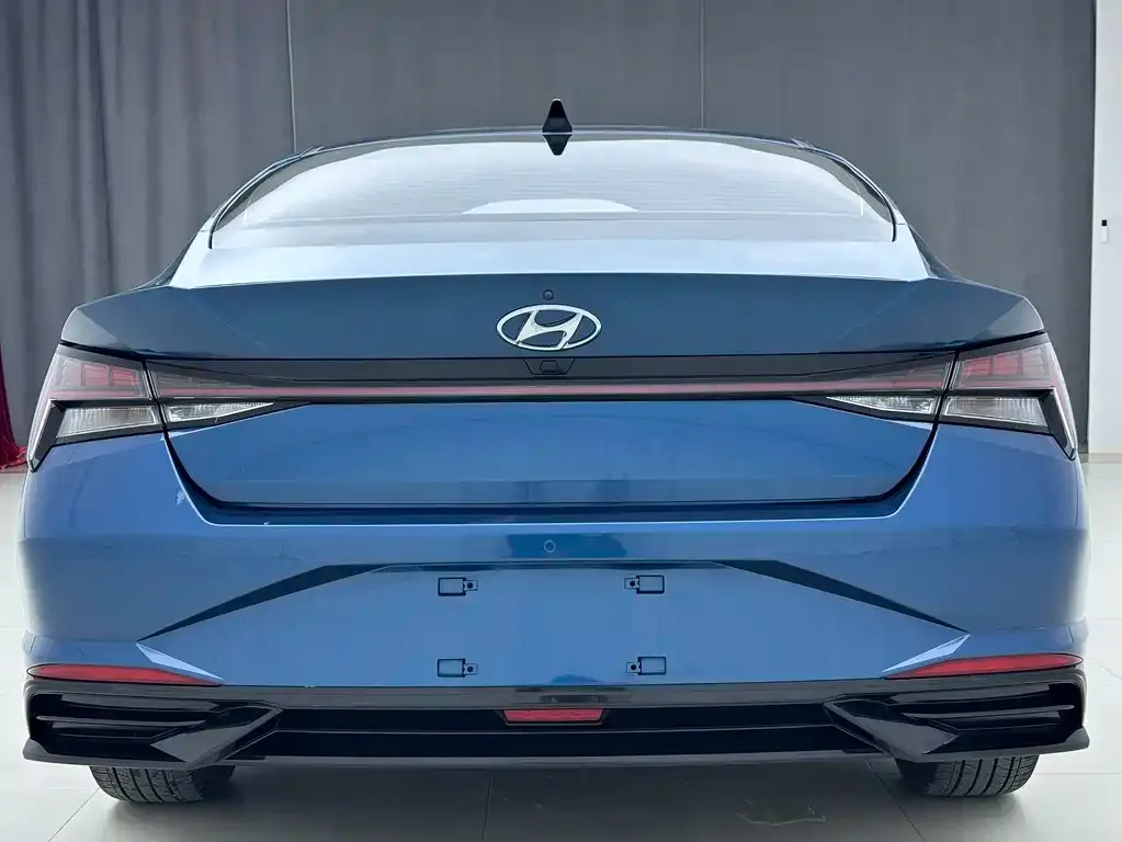 Hyundai Elantra — фото 3