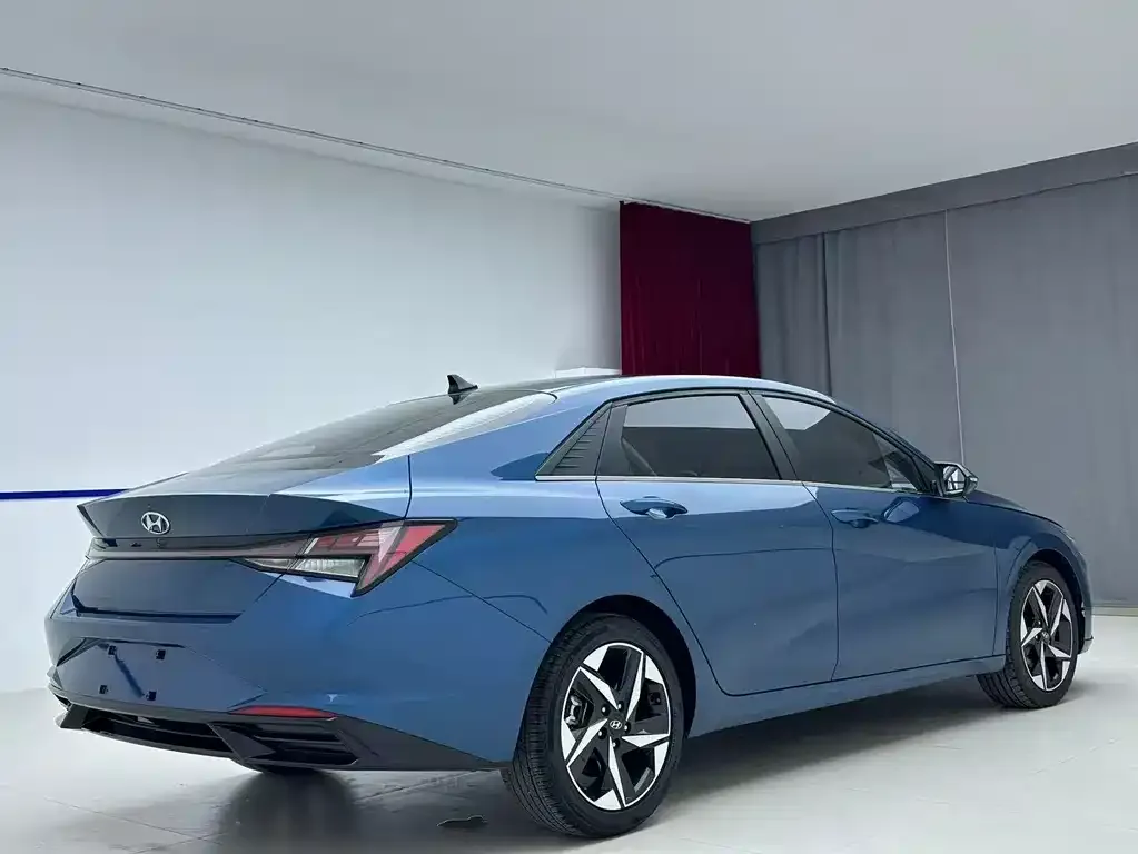 Hyundai Elantra — фото 2