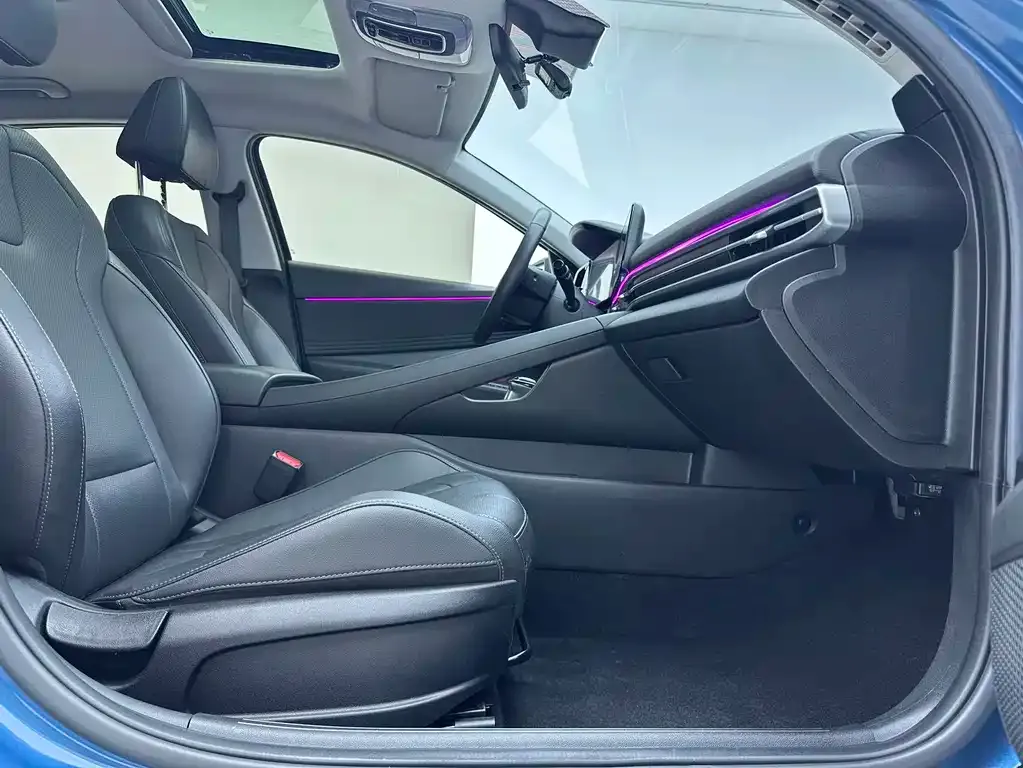 Hyundai Elantra — фото 8